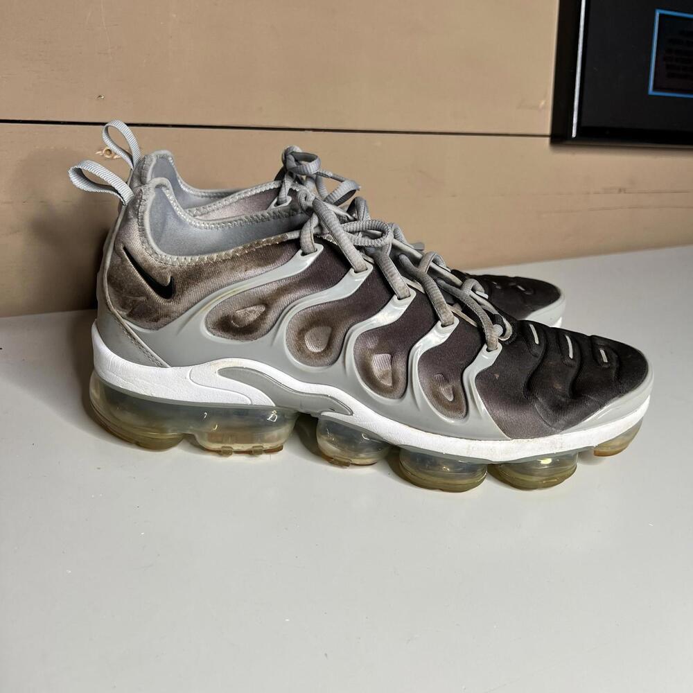 Nike Air VaporMax Plus Shoes Mens 11 Gray White Running Sneakers 924453-007